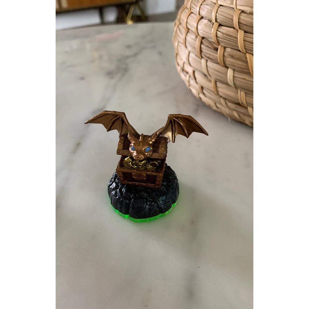 Skylanders Hidden Treasure Chest Figurin